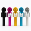 Micrófono karaoke inalámbrico Bluetooth con altavoz integrado, sonido estéreo potente, función eco, grabación, luces LED, compatible con móvil, PC y tablet, ideal para fiestas, niños y adultos.