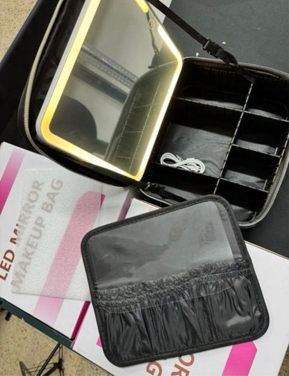 MALETÍN DE MAQUILLAJE CON ESPEJO LED PORTÁTIL