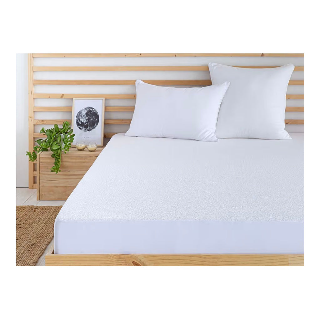 Protector colchón impermeable rizo blanco.