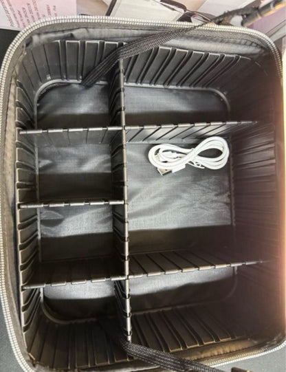 MALETÍN DE MAQUILLAJE CON ESPEJO LED PORTÁTIL