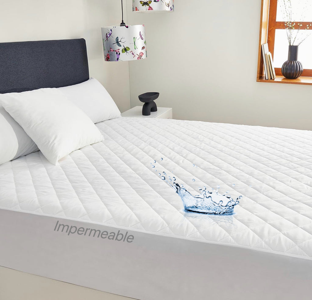 Protector colchón acolchado impermeable blanco.